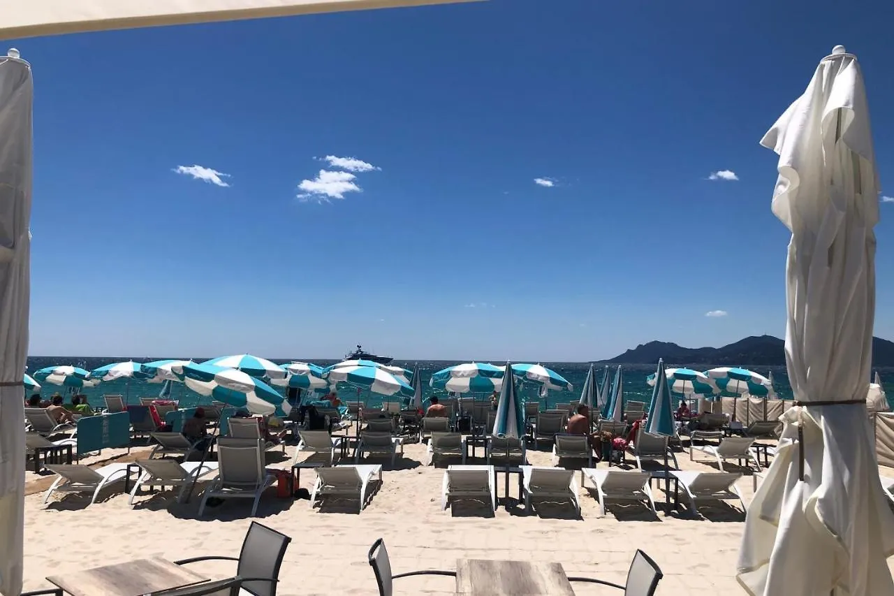 Cannes Vidal: Modern Antibes Apartment Near SNCF Station France