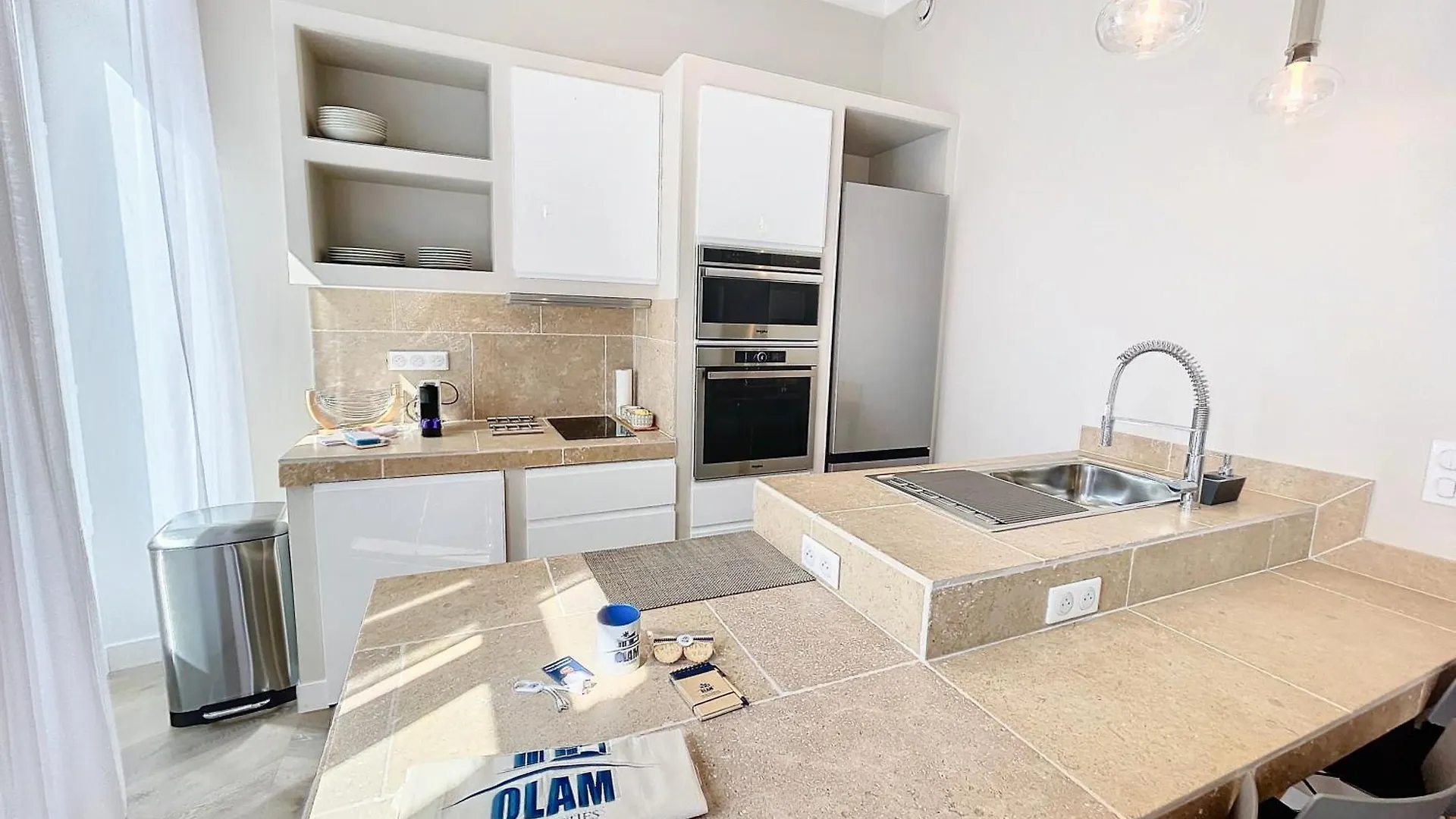 Cannes Vidal: Modern Antibes Apartment Near SNCF Station