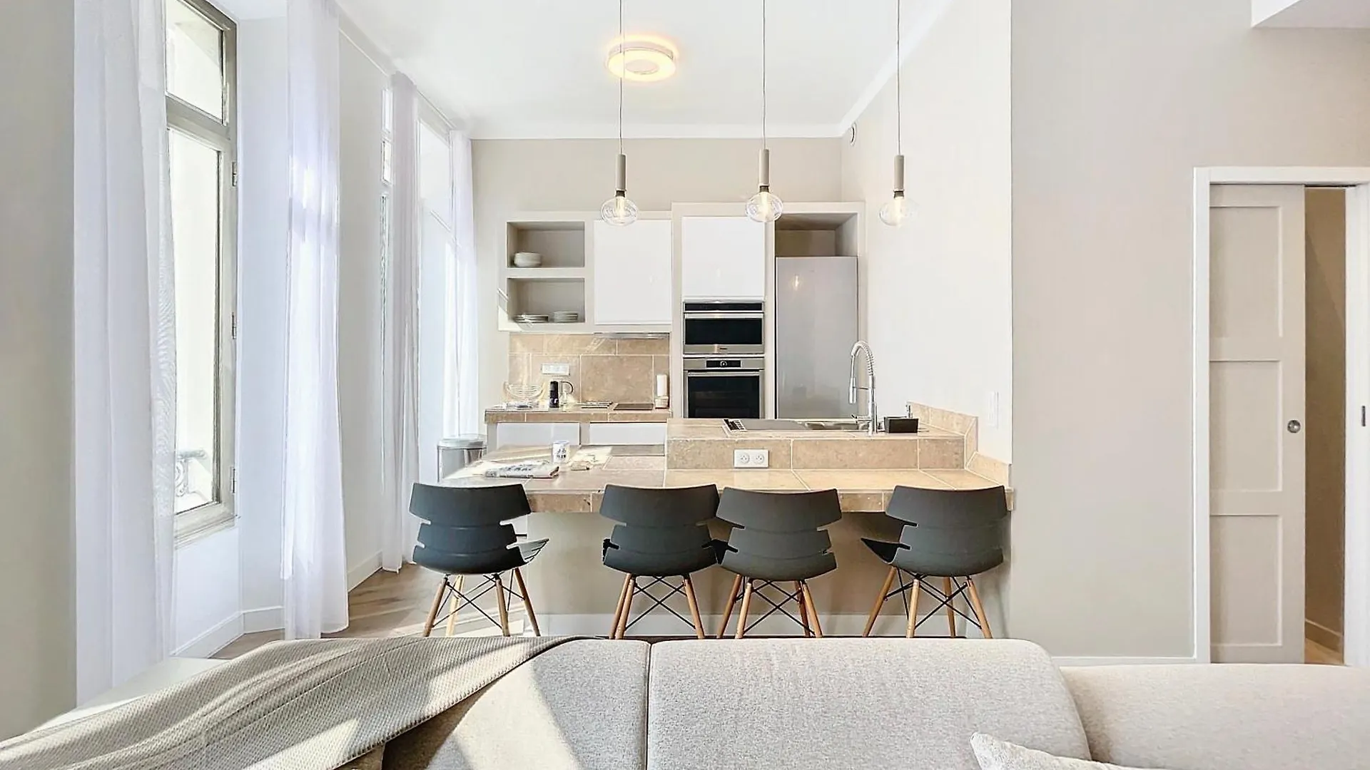 Cannes Vidal: Modern Antibes Apartment Near SNCF Station