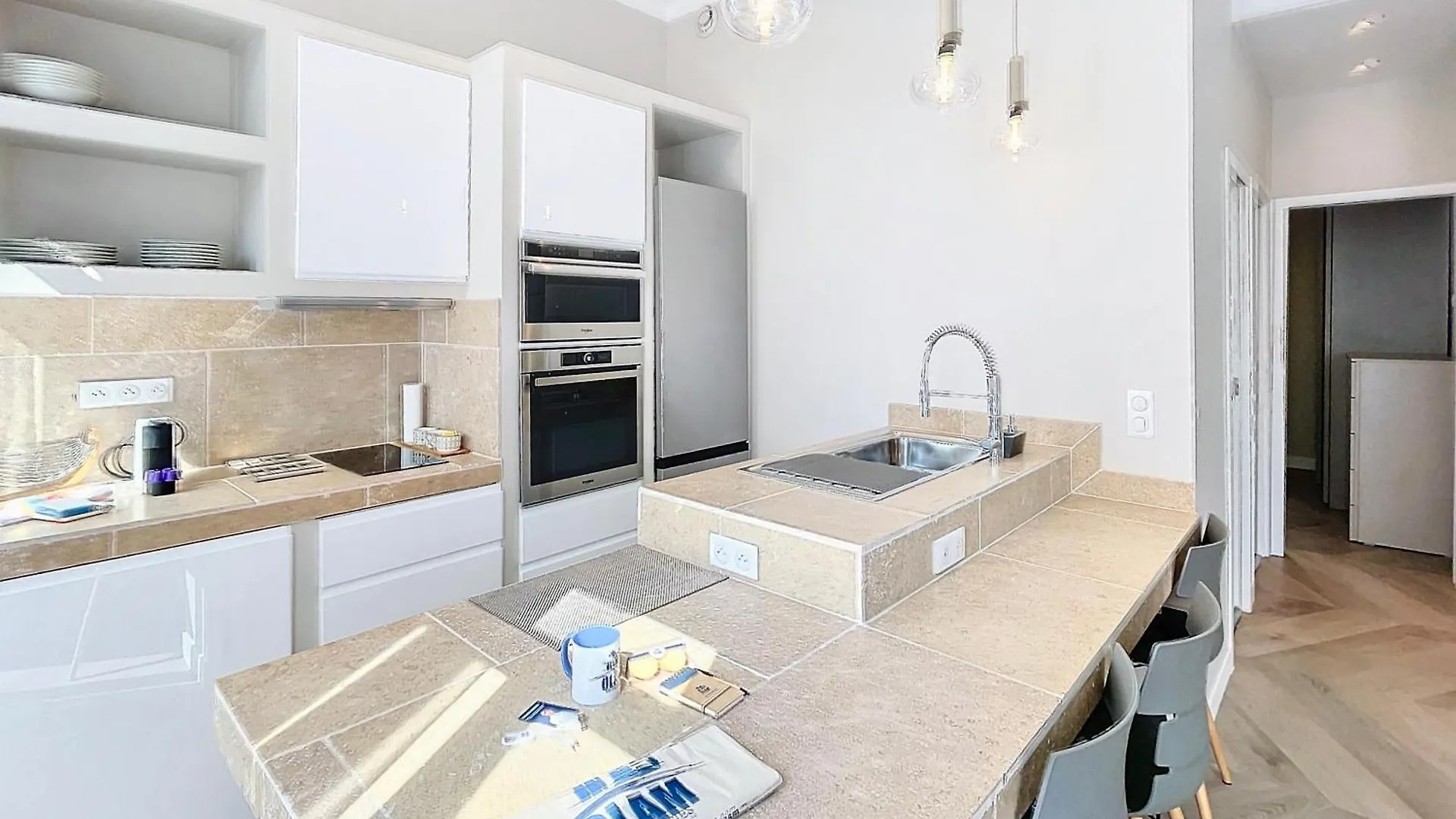 Cannes Vidal: Modern Antibes Apartment Near SNCF Station