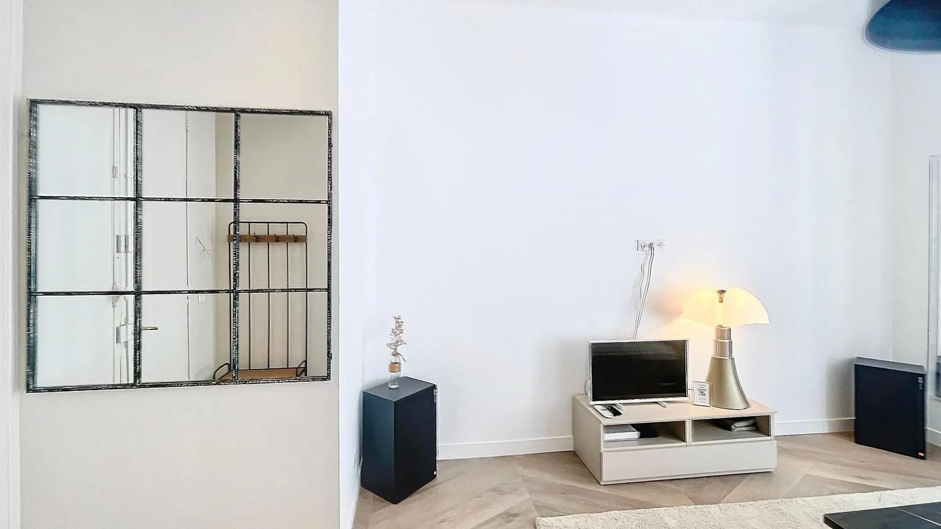 Cannes Vidal: Modern Antibes Apartment Near SNCF Station France